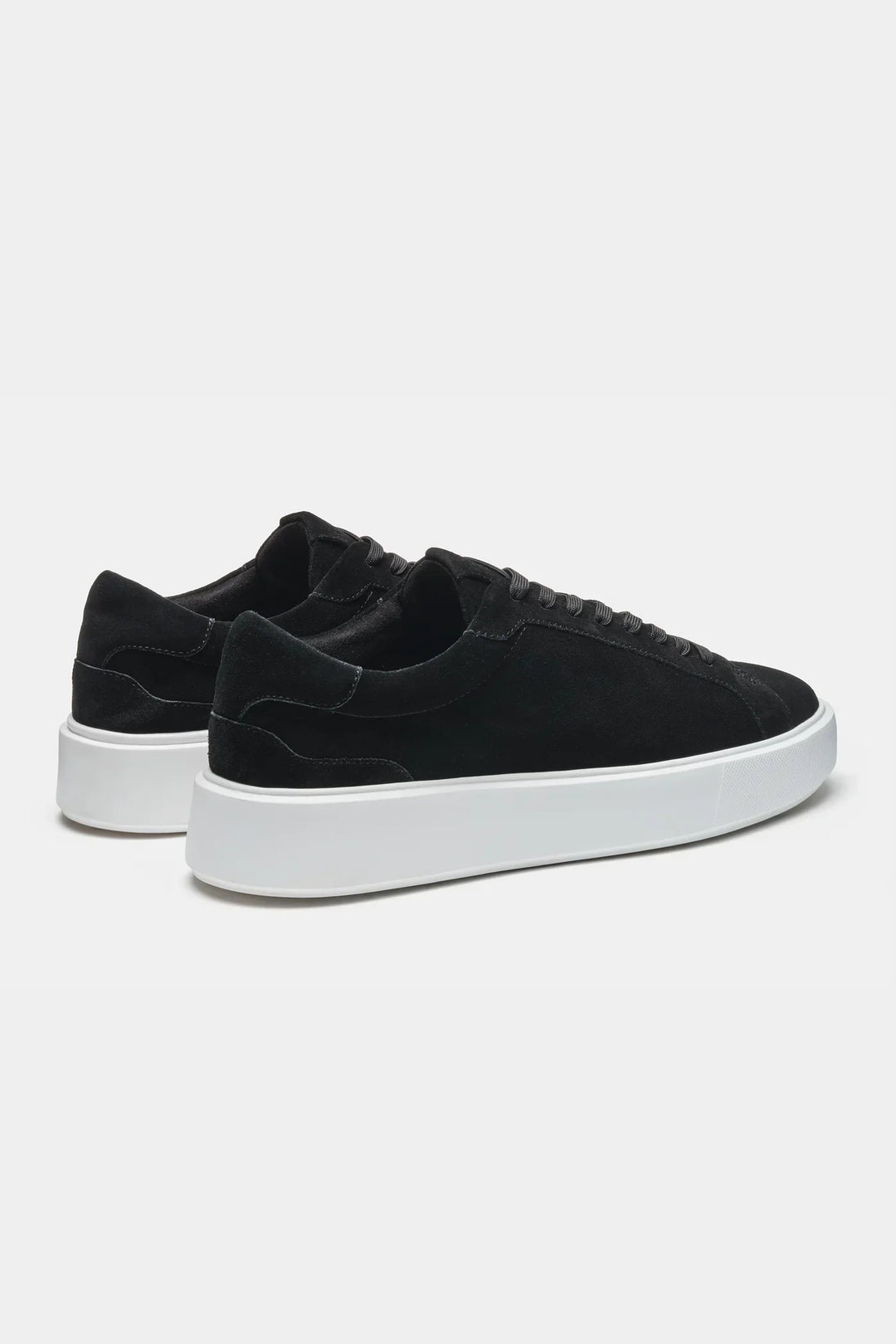 Baskets en daim noir