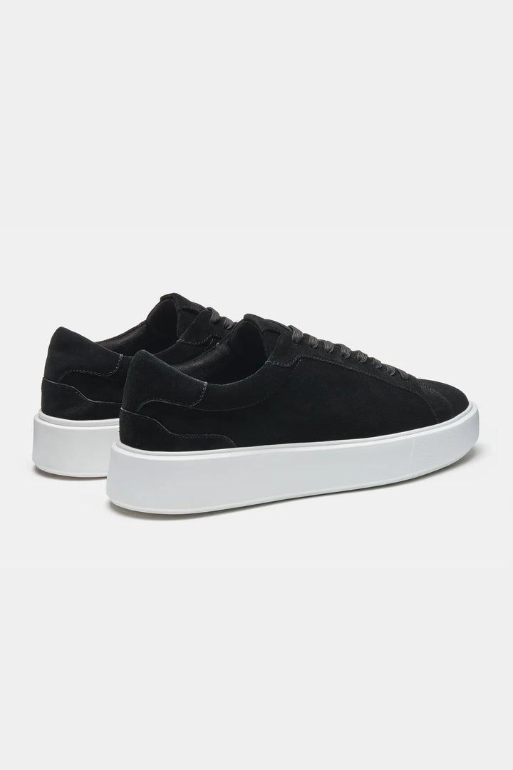 Baskets en daim noir
