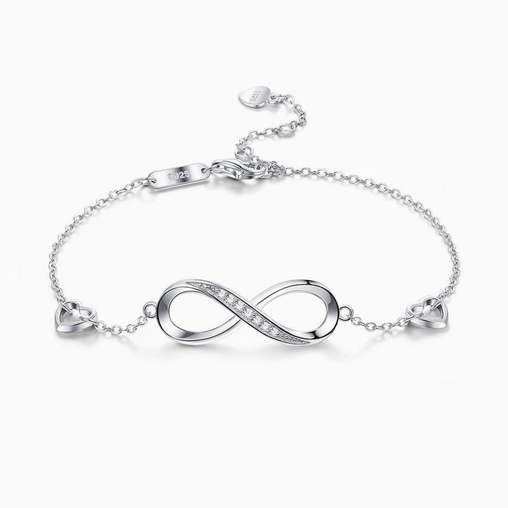 Éternelle | Bracelet Infini Serti de Cristaux et Cœurs Délicats